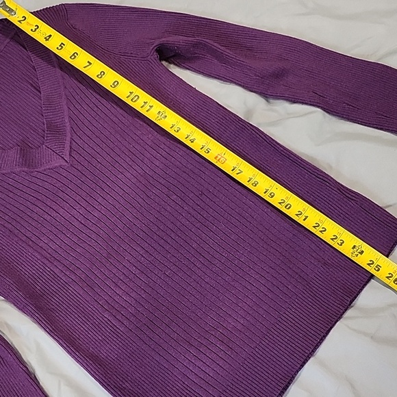 V-neck sweater - Picture 3 of 6